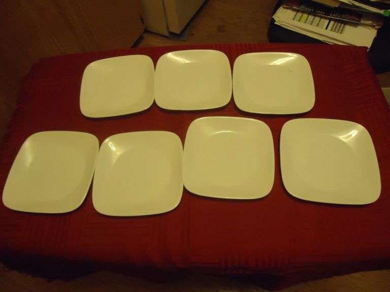 CASH ONLY Corelle Small Plates, 7. (K)
