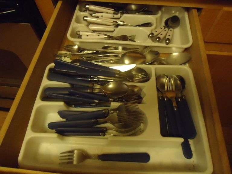 CASH ONLY Kitchen Drawer Lot. (K)