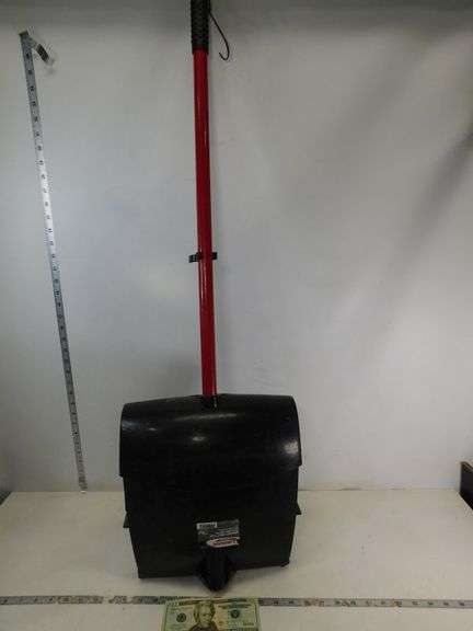 Upright Dust Pan