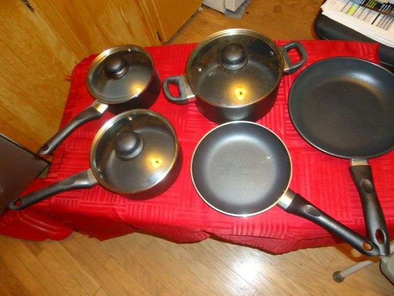 CASH ONLY Pan Set and Skillets. (K)