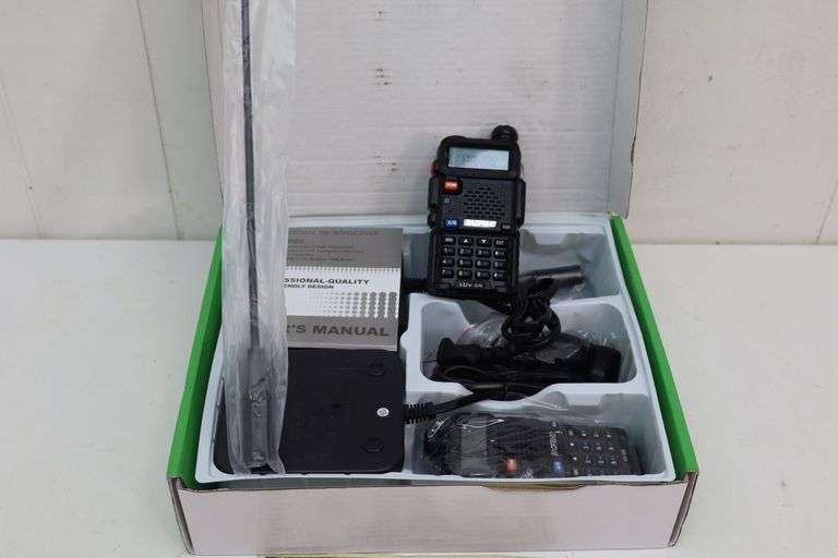 NEW Baofeng UV-5R Portable Two-Way Radio/Walkie Talkie Set! Nice! (2B)