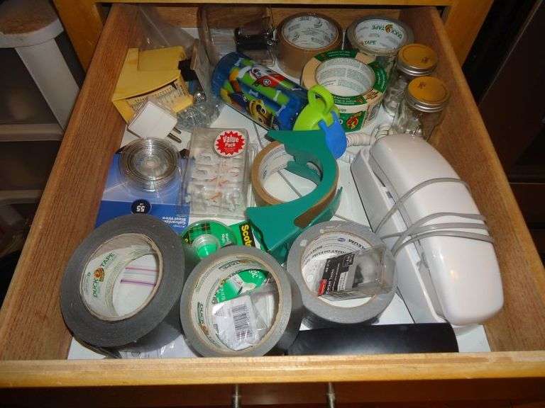 CASH ONLY Kitchen Drawer Lot. (K)
