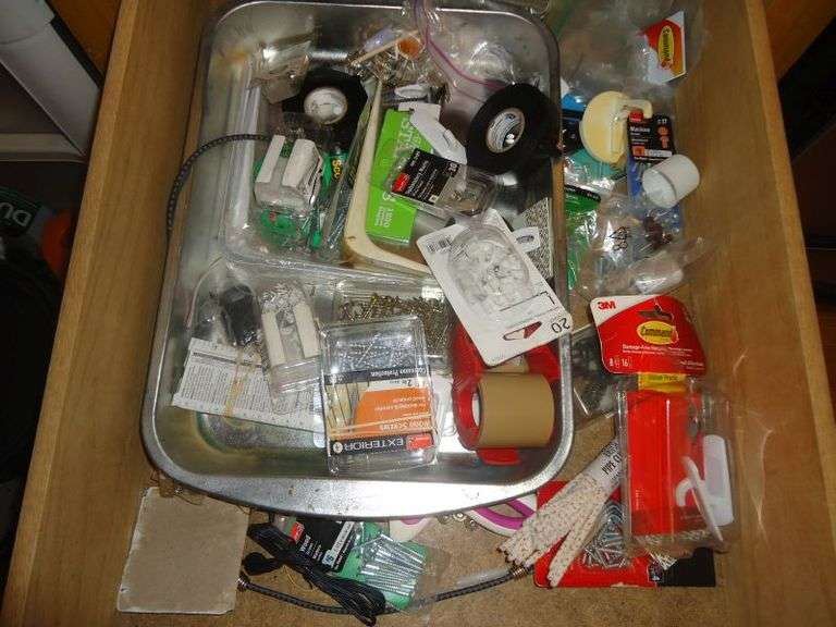 CASH ONLY Kitchen Drawer Lot. (K)
