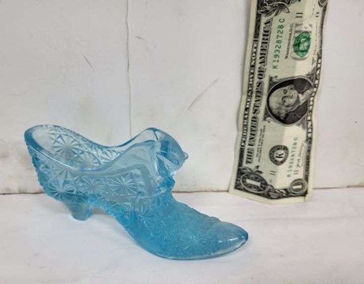 Fenton Daisy Button Glass Shoe. ~ cash only~. (1A)
