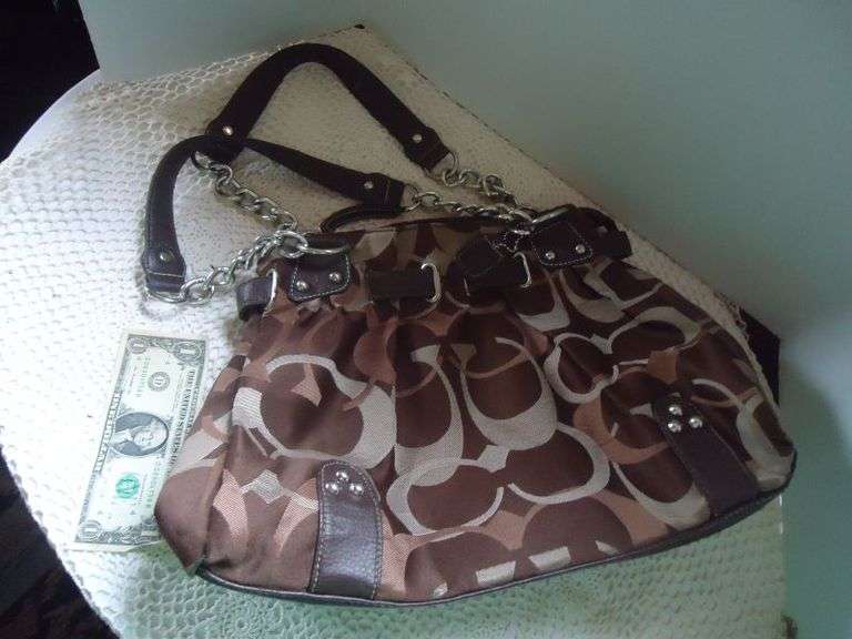 CASH ONLY  Nice Coach  Handbag, come to Preview to Authenticate Yourself.