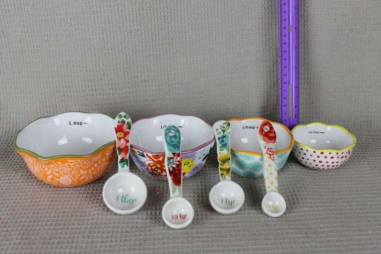 CASH ONLY Pioneer Woman Measuring Cups and Measuring Spoons  (B1-1)