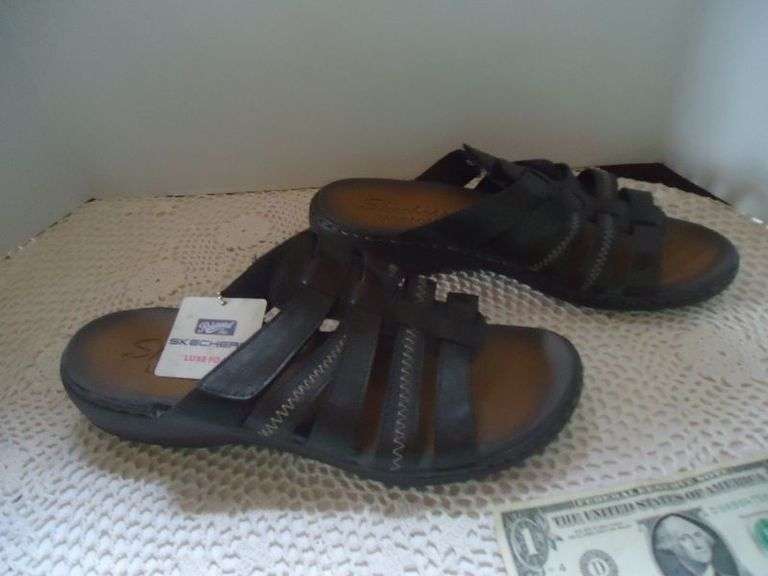 CASH ONLY  New with Tags Sketchers, Luxe Foam. Size 10.