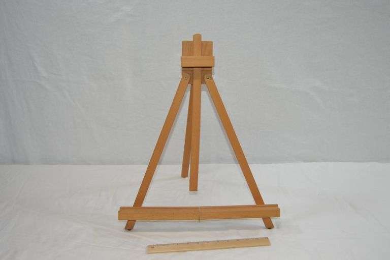 WOODEN TABLETOP EASEL