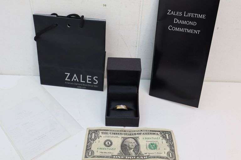 $ NICE Men's 10k Gold & Diamond Ring! Size 13. 4.4 Grams! (DC)