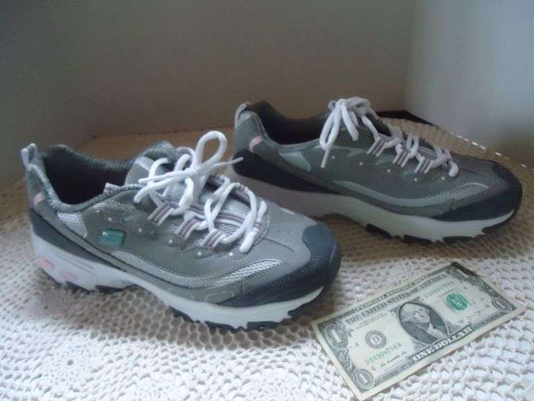 CASH ONLY  Almost New Sketchers Air Cooled Memory Foam, Wide Fit, size 10 Sneakers.