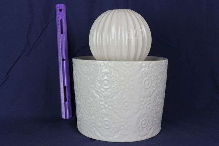 CASH ONLY Beautiful 11 Inch Table Fountain With a Light  ((L2=2)