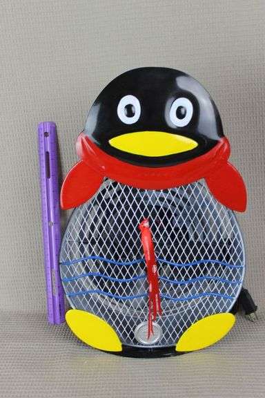 CASH ONLY If You Are Looking for Something Cute to Beat the Heat With Here it is!!! 15 1/2 Inch Tall Penguin Fan  (L2-3)