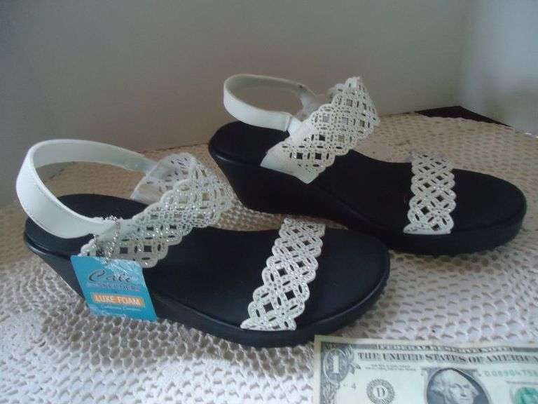 CASH ONLY  New with Tags Cali from Sketchers, Luxe Foam. Size 10.