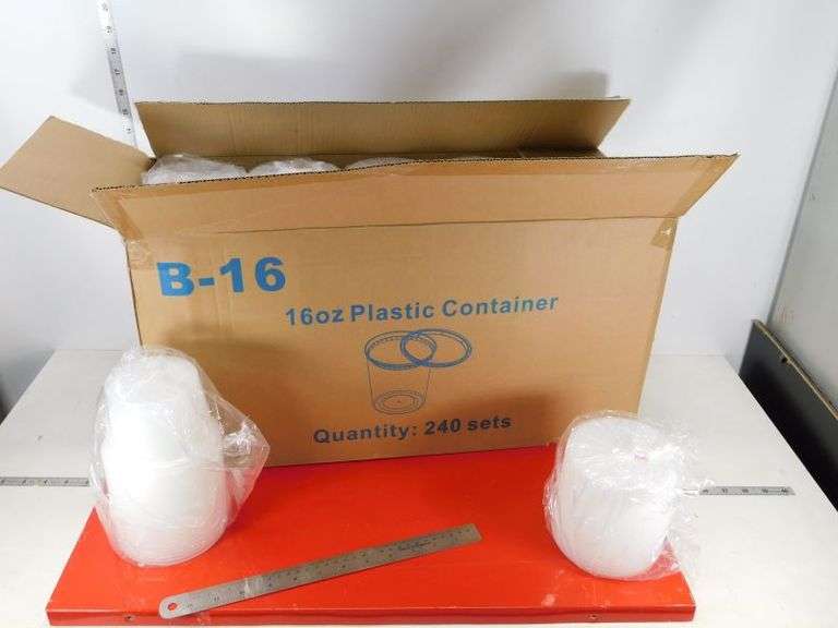 Commercial 16 oz Plastic Container w/Lids- New in Box