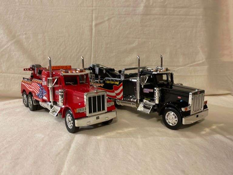 2 Peterbilt American Towing Wrecker Trucks, 1/32 Scale, Jada Toys ...