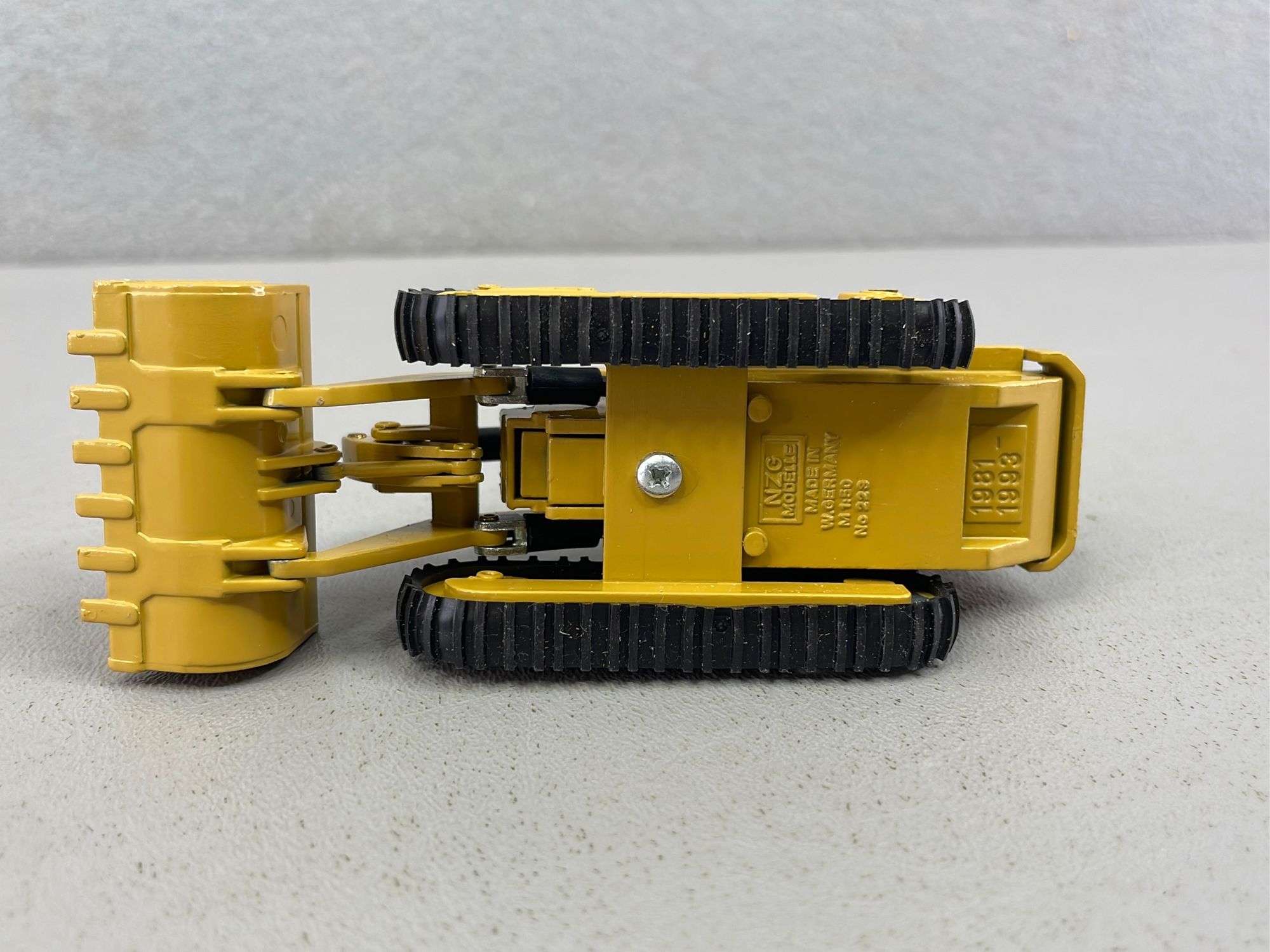 Cat 953 トラック タイプ ローダー 1:50 nzgconst223nzg-Caterpillar-953