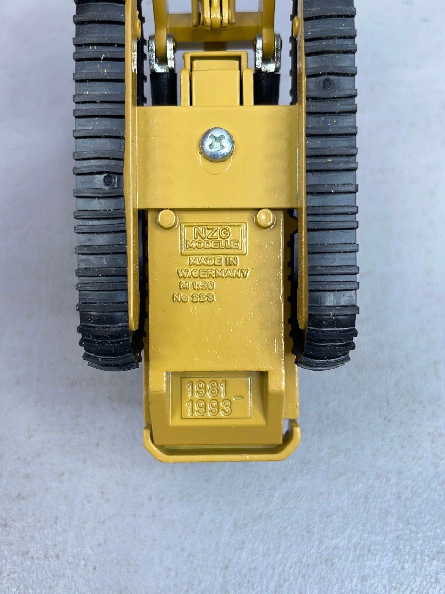 Caterpillar 953 Track Type Loader, 1/50 Scale, NZG Modelle