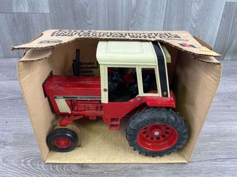 International 1586 WF W/Cab, 1/16, Ertl