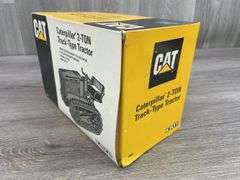 Caterpillar 2 Ton Crawler, 1/16, Ertl; Red Dozer-Missing Blade