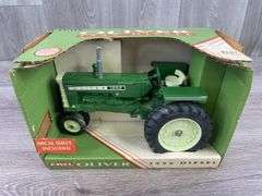 White Oliver 1555 NF, 1/16, Ertl