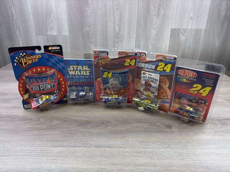 Jeff Gordon #24 DuPont & Pepsi-Star Wars Race Cars, 1/64, Winner’s Circle & Action