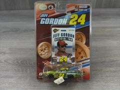 Jeff Gordon #24 DuPont & Pepsi-Star Wars Race Cars, 1/64, Winner’s Circle & Action