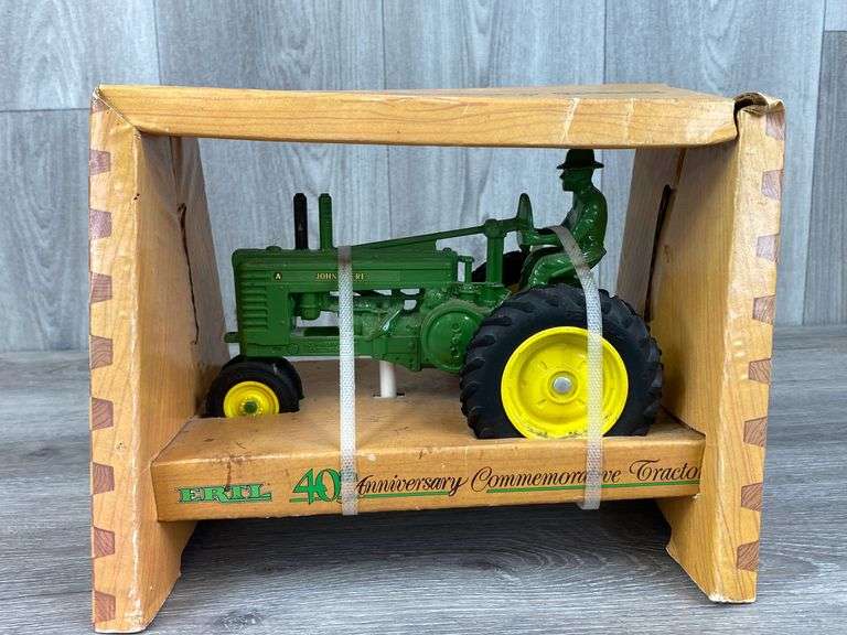 John Deere A, Ertl 40th Anniversary Commemorative Tractr