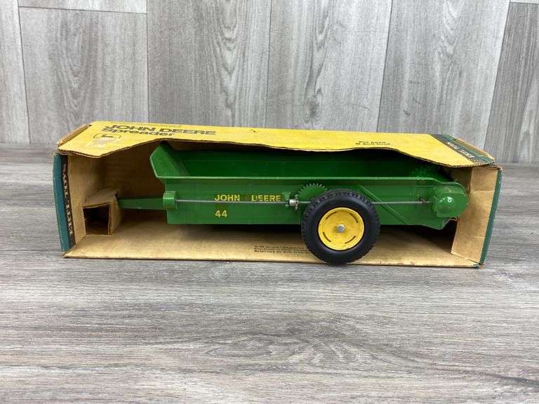 John Deere Spreader, Ertl Toys, 1/16, Stock#534