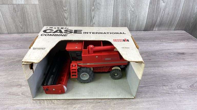 Case International 1680 Axial-Flow Combine, 1/32, Ertl, Stock #443