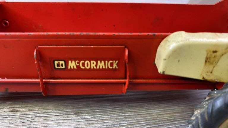IH McCormick Spreader, 1/16, Carter