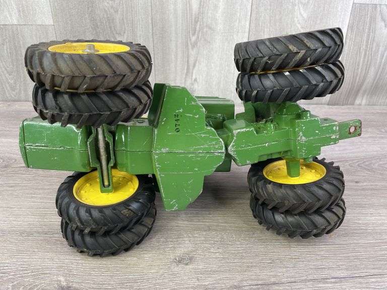 John Deere 8640 4WD Duals, 1/16, Ertl, Missing Muffler