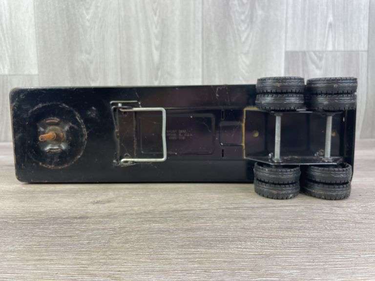 GMC Goodwrench Racing Team-Missing Rear Door & Freightliner Silver Knight Express Trucks & Trailers, Nylint