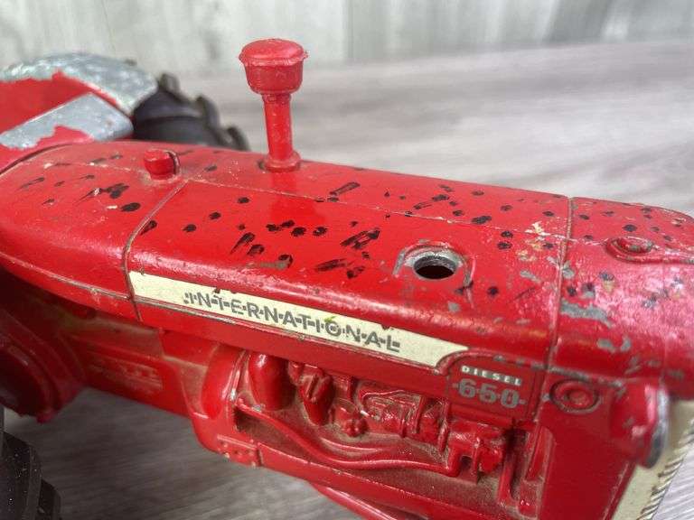 International 650 Diesel WF, 1/16, Ertl, Missing Muffler