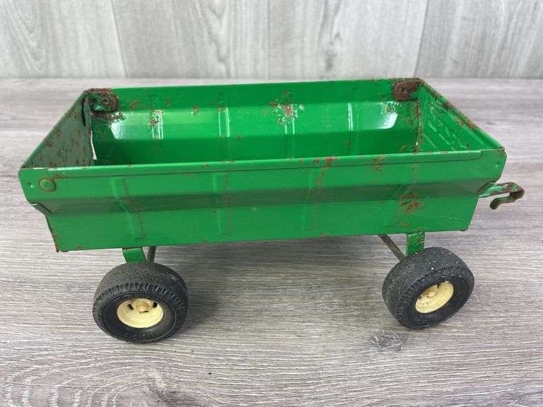 2 John Deere Flare Box Wagons, 1/16, Ertl