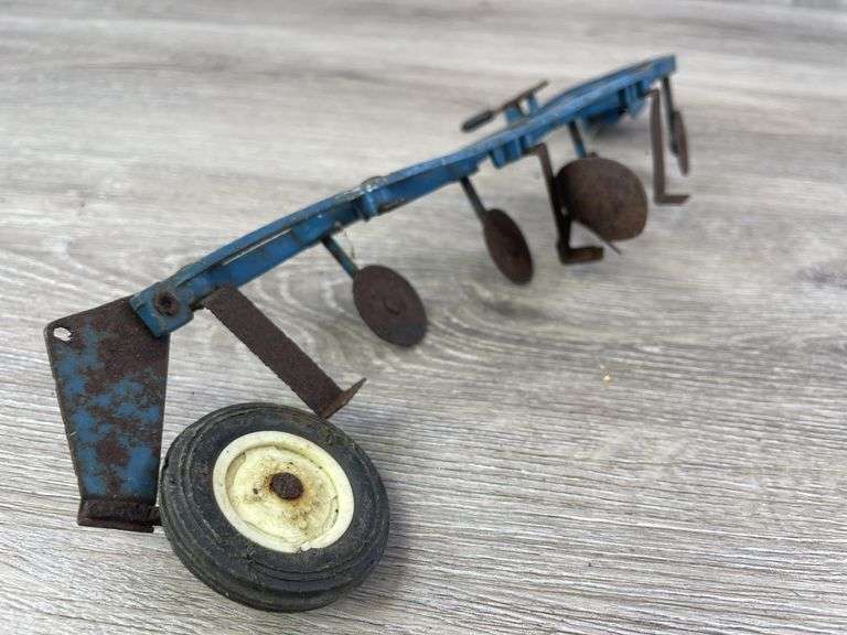 2 Ford 4 Bottom Plows, 1/16, Ertl, Missing & Broken Parts