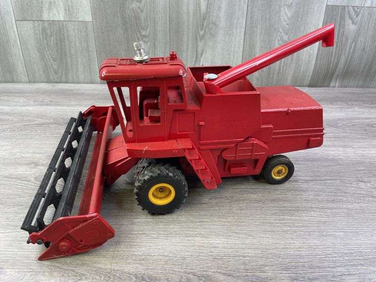 Massey Ferguson Combine W/Grain Head, Duals, Pumptrol, Custom