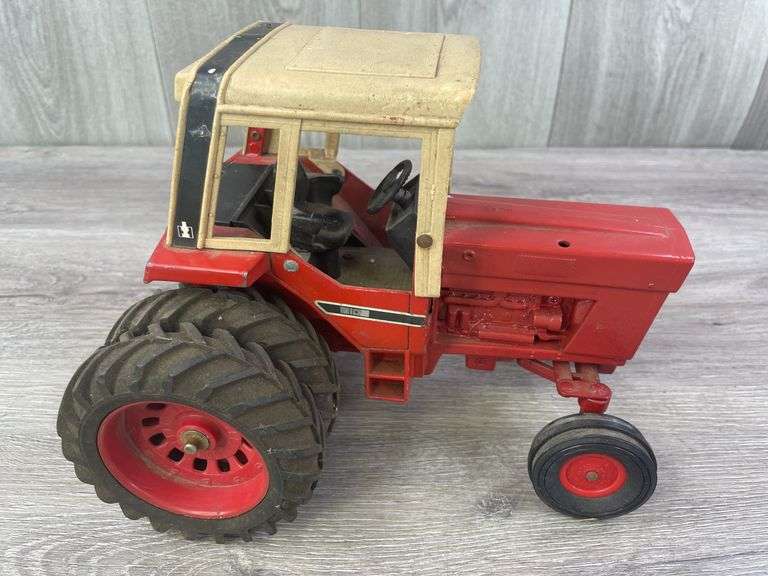 2 International 1586 WF Duals W/Cab, 1/16, Ertl, Missing Mufflers & Decals