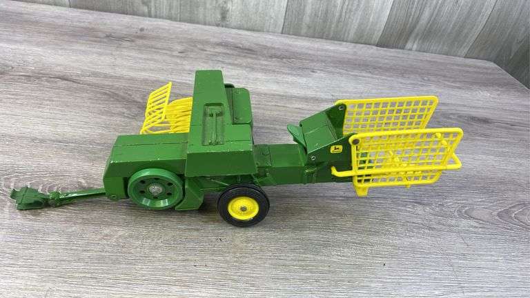 John Deere 336 Hay Baler, 1/16, Ertl, Stock #585