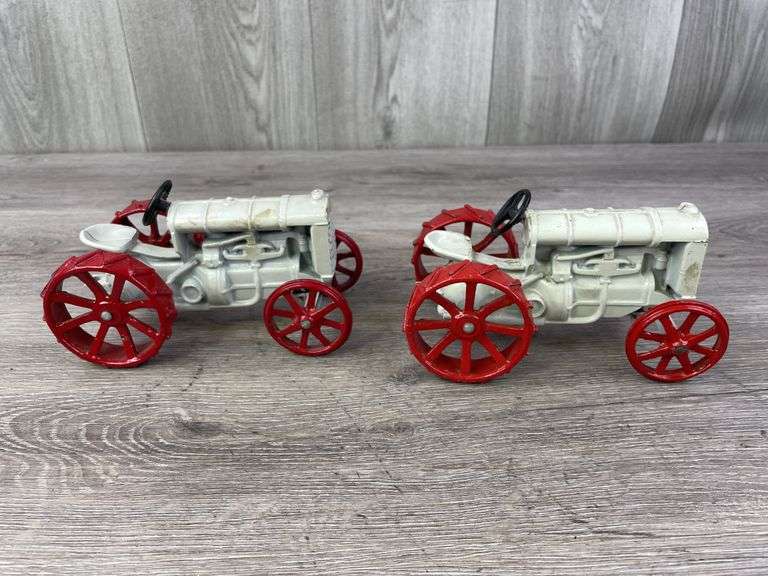 2 Fordson F Tractors, 1/16, Ertl