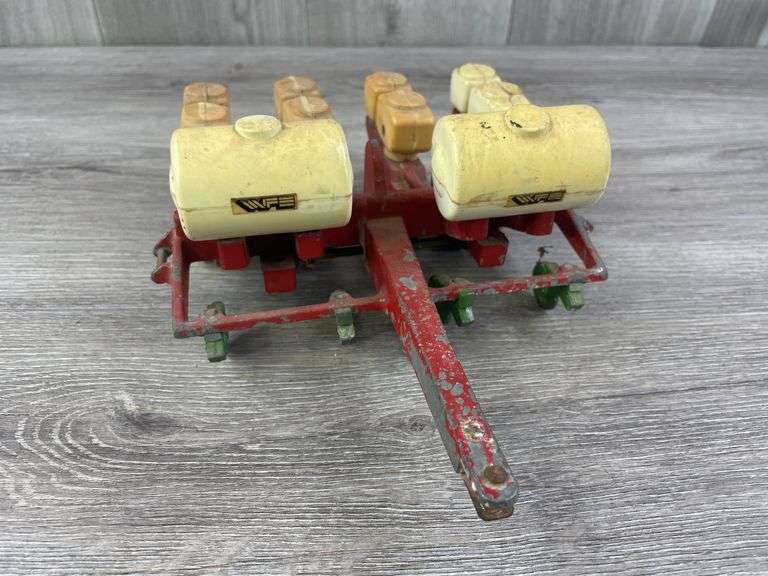 4 Row Planter, 1/16, Customized, Broken & Missing Parts