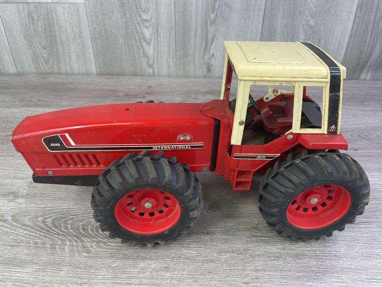 International 3588 2+2, 1/16, Ertl, Missing Muffler