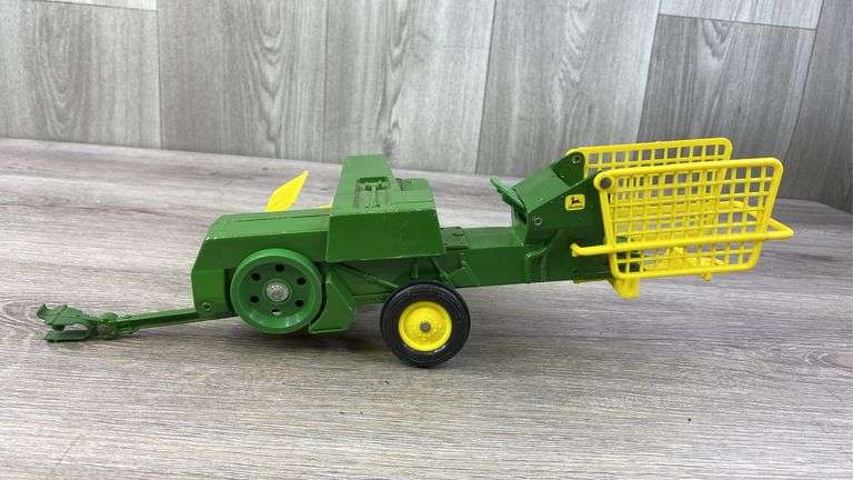 John Deere 336 Hay Baler, 1/16, Ertl, Stock #585
