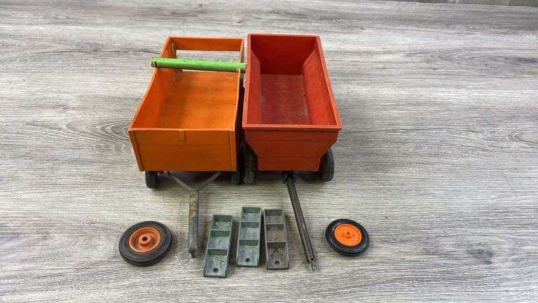 Allis-Chalmers & McCormick-Deering-Product Miniatures Wagons, 1/16
