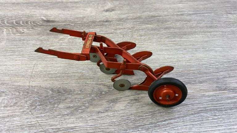 IH McCormick 3 Bottom Plow, 1/16, Carter, Metal Tail Wheel, Fast Hitch