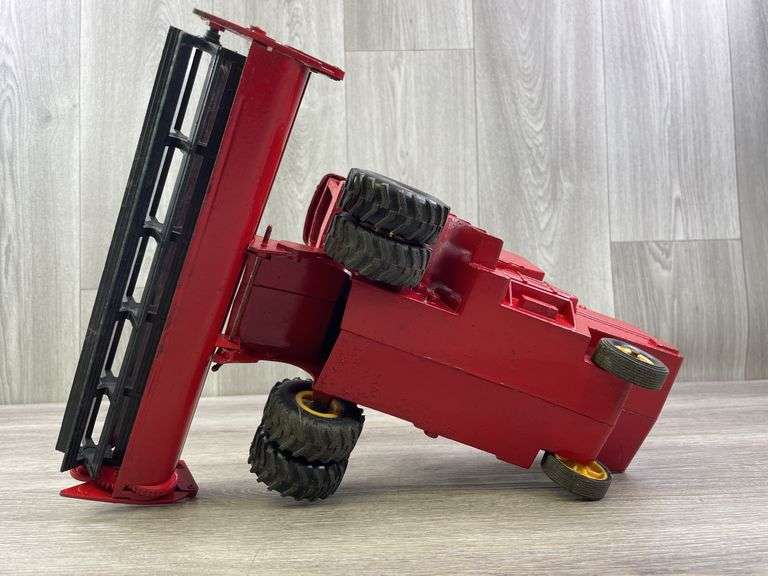 Massey Ferguson Combine W/Grain Head, Duals, Pumptrol, Custom