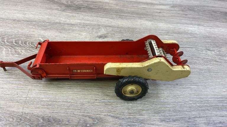 IH McCormick Spreader, 1/16, Carter