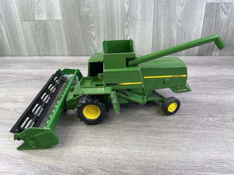 John Deere Titan II Combine W/Grain Head, 1/24, Ertl, Missing Cab