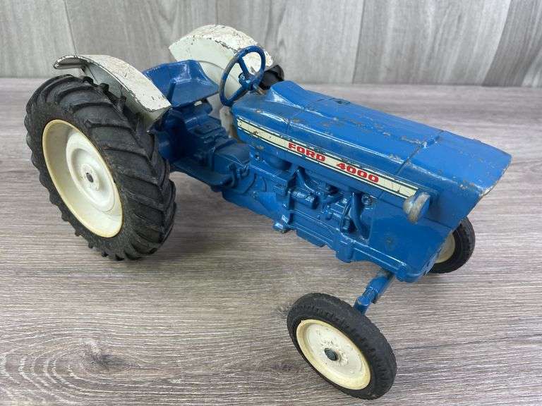 Ford 4000 WF, 1/12, Ertl, 3 PT, Missing Smoke Stack