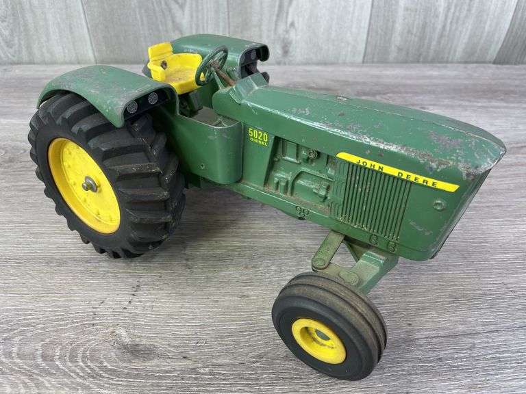 John Deere 5020 WF Diesel, 1/16, Ertl, Missing Muffler