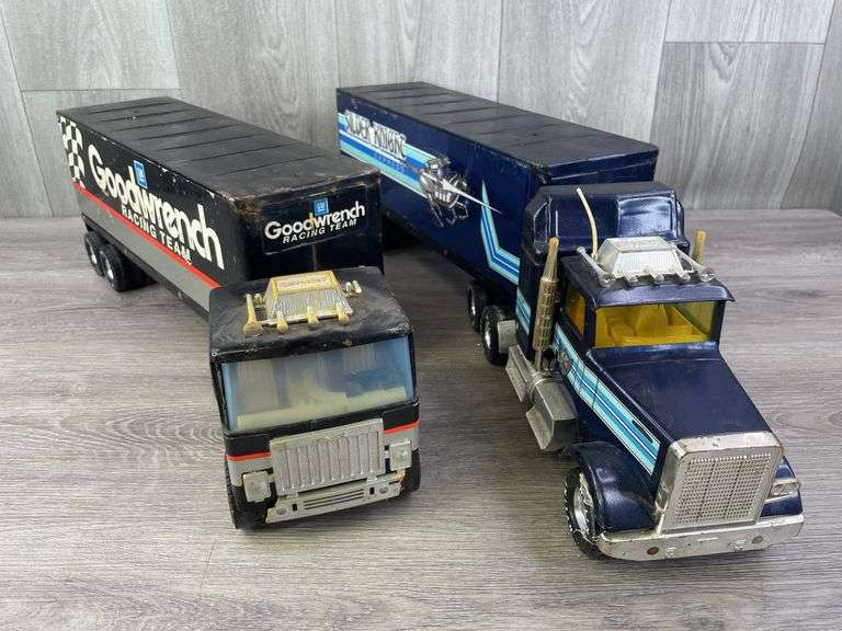 GMC Goodwrench Racing Team-Missing Rear Door & Freightliner Silver Knight Express Trucks & Trailers, Nylint